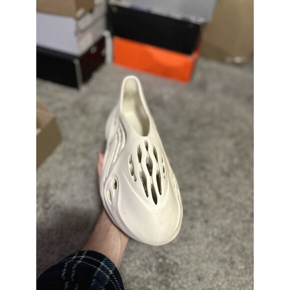 Yeezy Foam RNNR Sand Size 12 - Picture 2 of 3